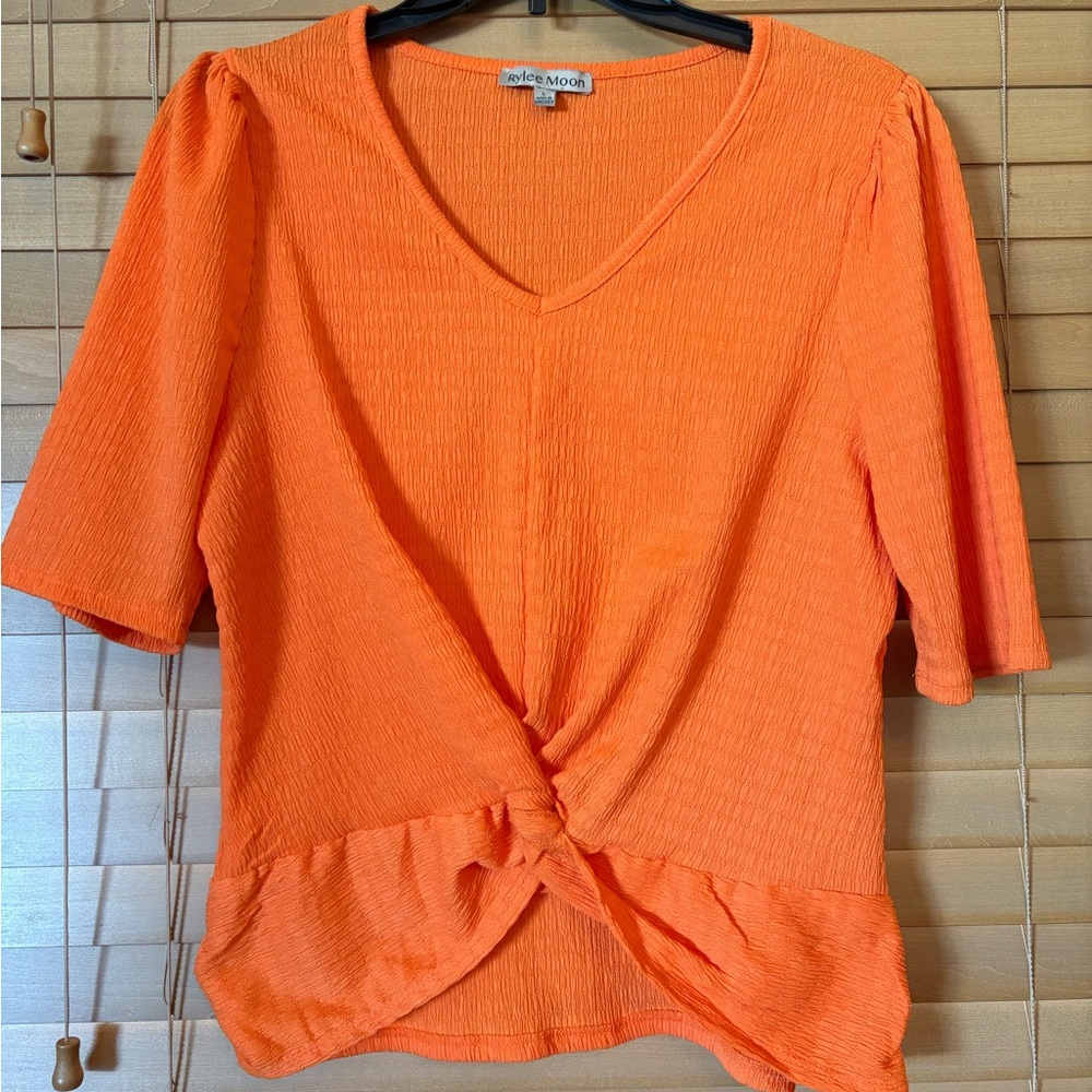 Rylee Moon NWOT Beautiful Vibrant Orange V-Neck Twist Blouse. Size Large - Picture 1 of 6